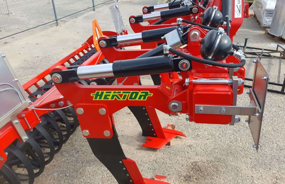 Nauji žemės ūkio padargai hektor